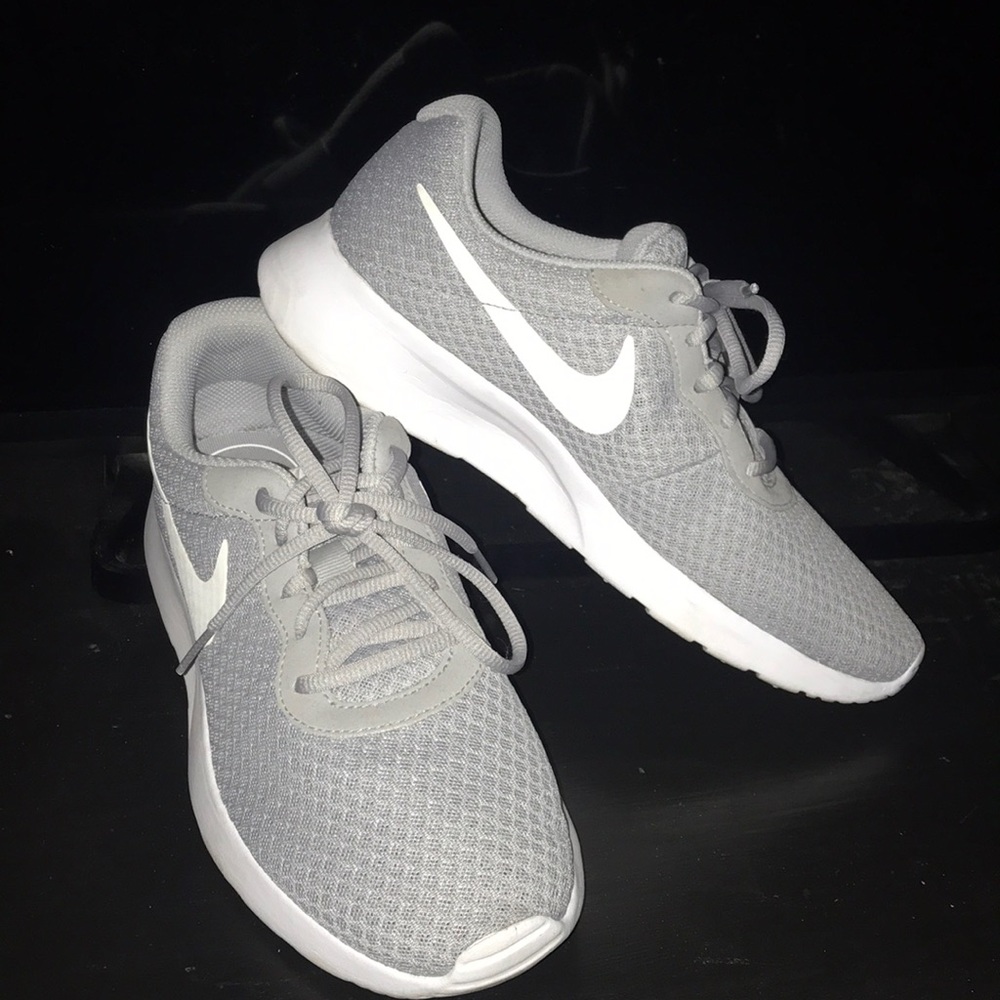 Grey Nike tanjun running shoe